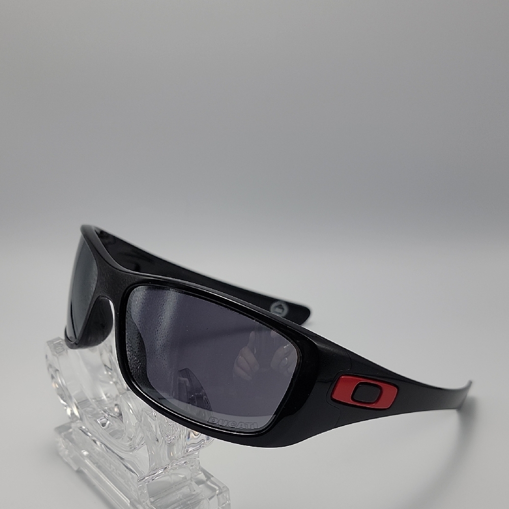 Oakley Ducati Corse Hijinx 12-789 Gloss Black Motorcycle Sunglasses EXCELLENT - Picture 1 of 12